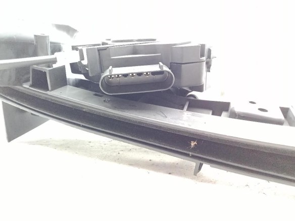 BM5AA26412AH CERRADURA PUERTA LAT TRA DER FORD FOCUS III |Desguaces La Cabaña