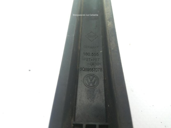 180552 BRAZO LIMPIAPARABRISAS TRA PORTÓN SKODA FABIA II (542) |Desguaces La Cabaña