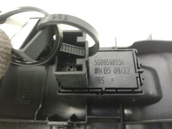 5G0959855K MANDO ELEVALUNAS PUERTA LAT DEL DER SKODA SUPERB III Ranchera familiar (3V5) |Desguaces La Cabaña