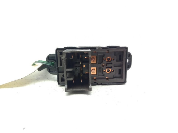 MANDO ELEVALUNAS PUERTA LAT DEL DER KIA RIO II (JB) |Desguaces La Cabaña