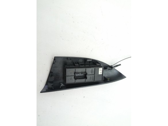 254111KA5A MANDO ELEVALUNAS PUERTA LAT DEL DER NISSAN JUKE (F15) |Desguaces La Cabaña