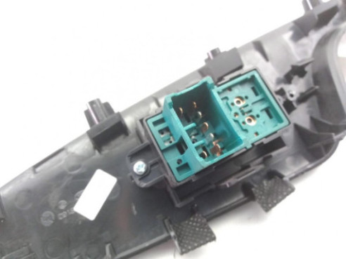 MANDO ELEVALUNAS PUERTA LATERAL TRASERO IZQUIERDO|Desguaces La Cabaña 2