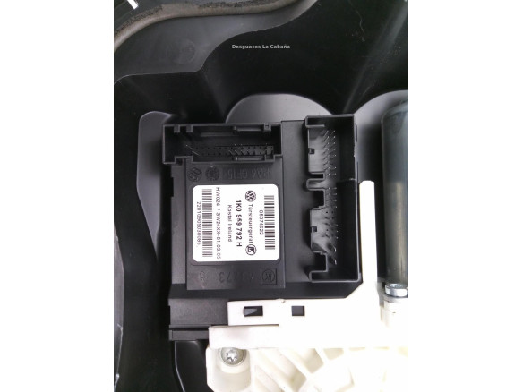 1P0837402A ELEVALUNAS PUERTA LAT DEL DER SEAT LEON (1P1) |Desguaces La Cabaña