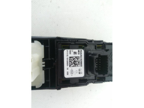 256702886R MANDO ELEVALUNAS PUERTA LAT DEL IZQ NISSAN TOWNSTAR Furgoneta/monovolumen (XFK) |Desguaces La Cabaña