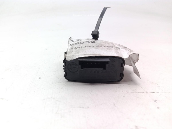 6131-6919506-04 INTERRUPTOR WARNING VW CADDY III Furgón (2KA, 2KH, 2CA, 2CH) |Desguaces La Cabaña