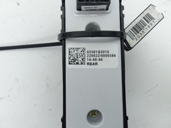93581G3010 MANDO ELEVALUNAS PUERTA LAT DEL DER HYUNDAI i30 (PDE, PD) |Desguaces La Cabaña