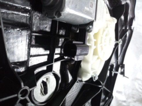 CERRADURA PUERTA LAT DEL IZQ FORD FOCUS IV (HN)|Desguaces La Cabaña 2