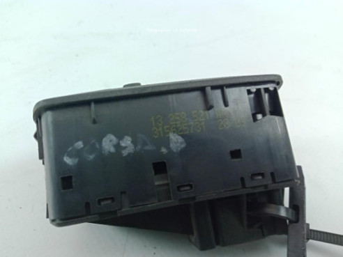 SinValor MANDO ELEVALUNAS PUERTA LAT DEL IZQ OPEL CORSA D (S07) |Desguaces La Cabaña