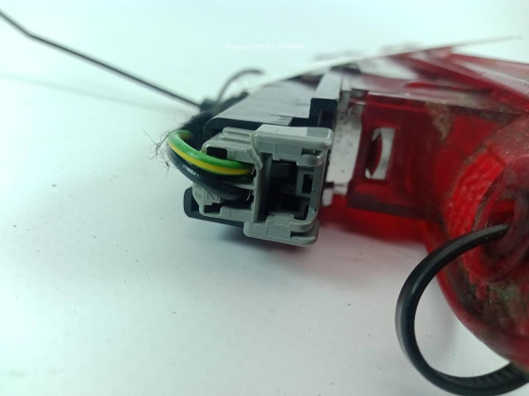 TERCERA LUZ DE FRENO FORD FOCUS Turnier (DNW)|Desguaces La Cabaña