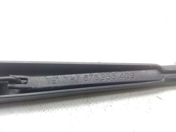 576955409 BRAZO LIMPIAPARABRISAS DEL DER SEAT ATECA (KH7)|Desguaces La Cabaña
