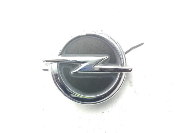 MANILLA PORTON / TAPA MALETA EXT OPEL CORSA E (X15)|Desguaces La Cabaña