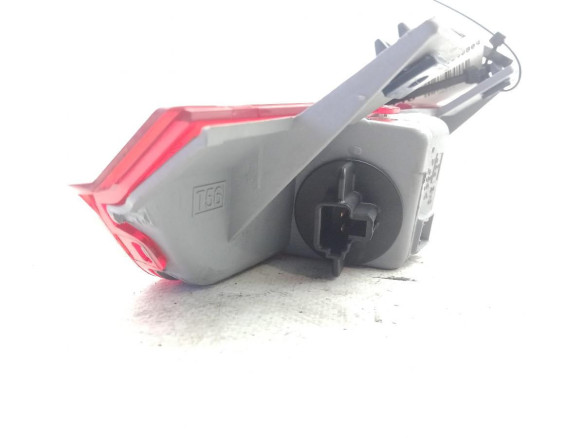 8157049015B0 TERCERA LUZ DE FRENO TOYOTA RAV 4 II (_A2_)|Desguaces La Cabaña