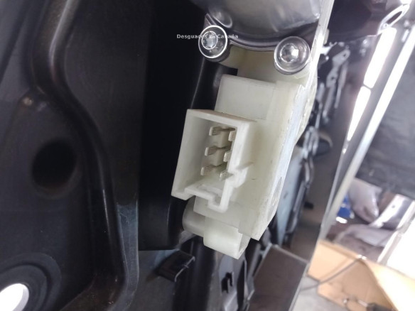 A2137205205  ELEVALUNAS PUERTA LAT DEL DER MERCEDES BENZ CLASE E (W213)|Desguaces La Cabaña