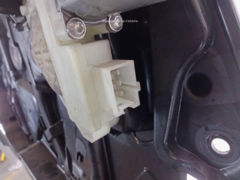 A2137205105  ELEVALUNAS PUERTA LAT DEL IZQ MERCEDES BENZ CLASE E (W213)|Desguaces La Cabaña