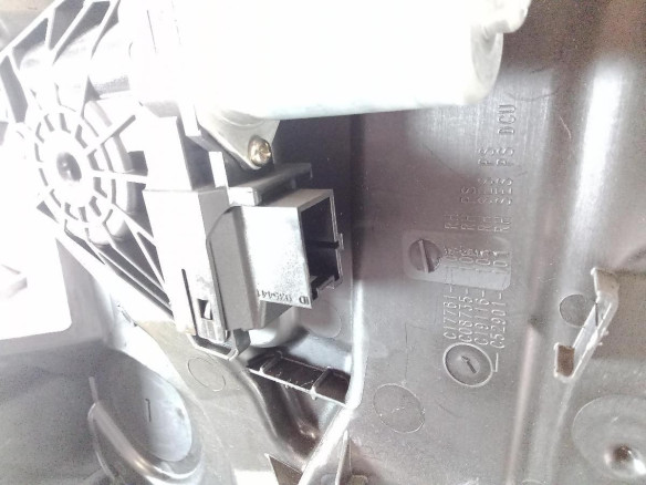 A2137306805  ELEVALUNAS PUERTA LAT TRA DER MERCEDES BENZ CLASE E (W213)|Desguaces La Cabaña