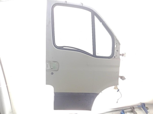 PUERTA LAT DEL DER IVECO DAILY IV Furgón/ranchera familiar|Desguaces La Cabaña