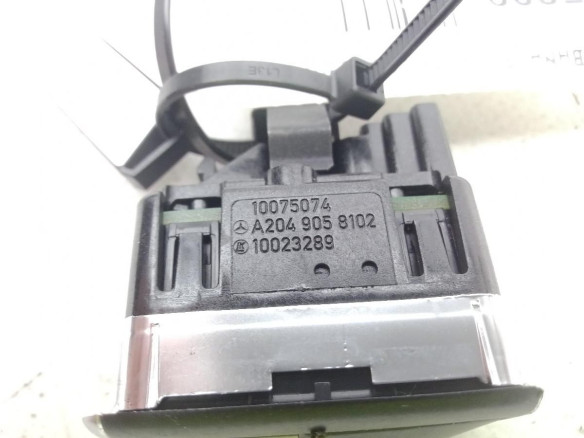 A2049058102 MANDO ELEVALUNAS PUERTA LAT TRA IZQ MERCEDES BENZ CLASE A (W176)|Desguaces La Cabaña