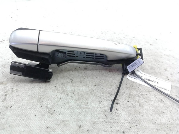 6921174020A1  MANILLA PUERTA LAT TRA IZQ EXT TOYOTA PRIUS PLUS (_W4_)|Desguaces La Cabaña