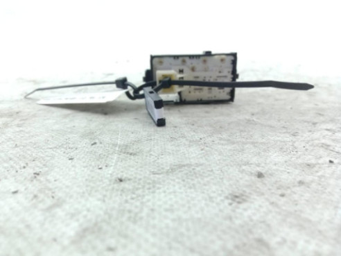 MANDO ELEVALUNAS PUERTA LAT TRA IZQ TOYOTA PRIUS PLUS (_W4_)|Desguaces La Cabaña