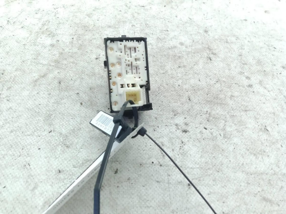 MANDO ELEVALUNAS PUERTA LAT DEL DER TOYOTA PRIUS PLUS (_W4_)|Desguaces La Cabaña