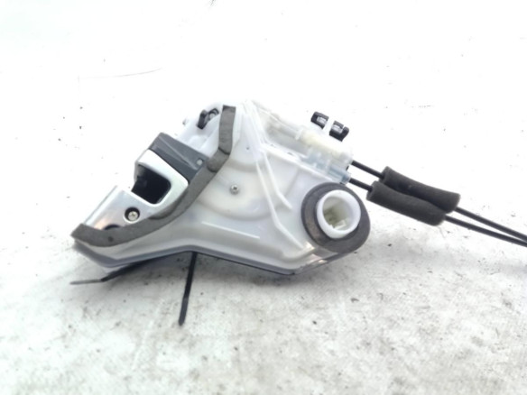 6905048060  CERRADURA PUERTA LAT TRA DER TOYOTA PRIUS PLUS (_W4_)|Desguaces La Cabaña