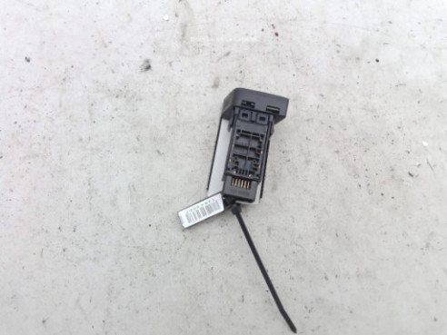 PINZA DEL IZQ TOYOTA PRIUS PLUS (_W4_)|Desguaces La Cabaña 2