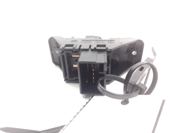 3K552B1200 MANDO ELEVALUNAS PUERTA LAT TRA DER HYUNDAI KONA (OS)|Desguaces La Cabaña