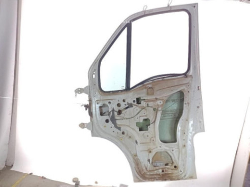PUERTA LAT DEL DER IVECO DAILY III Caja/Chasis|Desguaces La Cabaña
