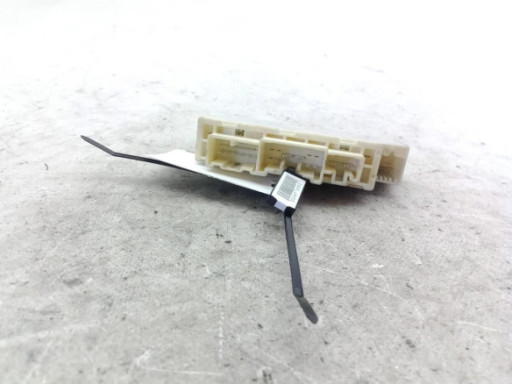 PINZA DEL IZQ TOYOTA PRIUS PLUS (_W4_)|Desguaces La Cabaña