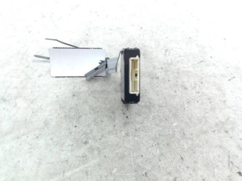 PINZA DEL IZQ TOYOTA PRIUS PLUS (_W4_)|Desguaces La Cabaña 2