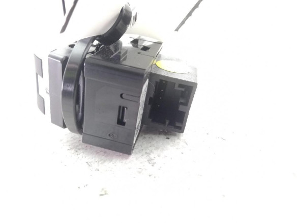8V0959855C MANDO ELEVALUNAS PUERTA LAT DEL DER AUDI A3 Sportback (8VA, 8VF)|Desguaces La Cabaña