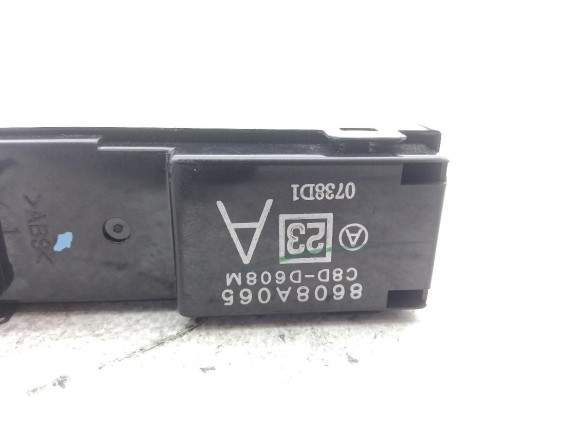 8608A067 MANDO ELEVALUNAS PUERTA LAT DEL DER MITSUBISHI LANCER VIII (CY_A, CZ_A)|Desguaces La Cabaña