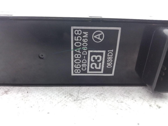 8608A058 MANDO ELEVALUNAS PUERTA LAT DEL IZQ MITSUBISHI LANCER VIII (CY_A, CZ_A)|Desguaces La Cabaña