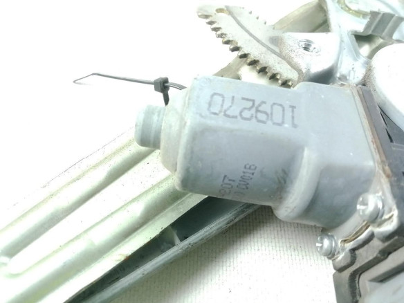 827211U600  ELEVALUNAS PUERTA LAT TRA IZQ NISSAN JUKE (F15)|Desguaces La Cabaña