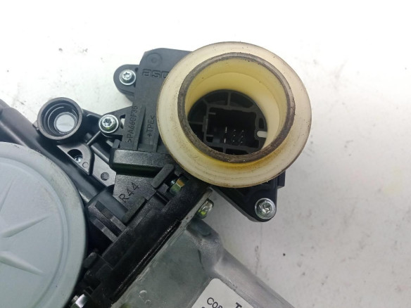 8571002450 ELEVALUNAS PUERTA LAT TRA IZQ TOYOTA AURIS (_E18_)|Desguaces La Cabaña