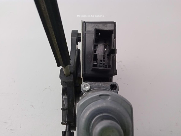 5Q0959812E ELEVALUNAS PUERTA LAT TRA DER SKODA KAROQ (NU7)|Desguaces La Cabaña