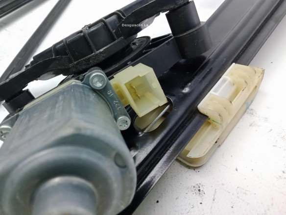 0130822716 ELEVALUNAS PUERTA LAT DEL DER SKODA KAROQ (NU7)|Desguaces La Cabaña