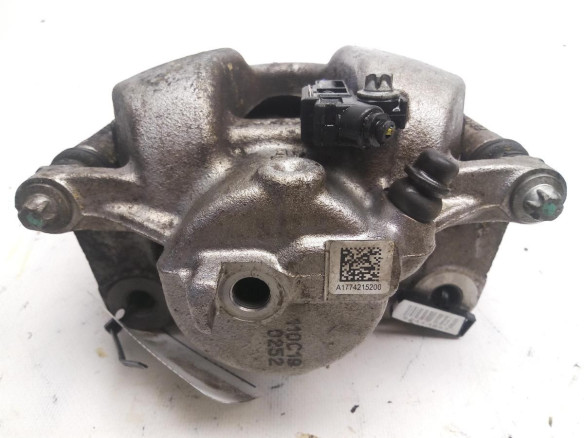 A1774215200 PINZA DEL DER MERCEDES BENZ CLA (C118)|Desguaces La Cabaña