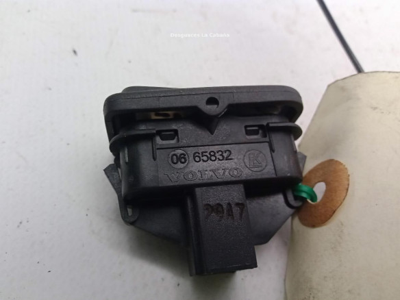 65832 INTERRUPTOR BLOQUEO PUERTAS VOLVO C30 (533)|Desguaces La Cabaña