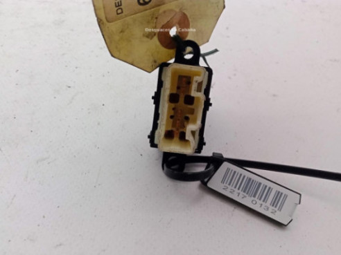 MANDO ELEVALUNAS PUERTA LATERAL TRASERO IZQUIERDO|Desguaces La Cabaña 2