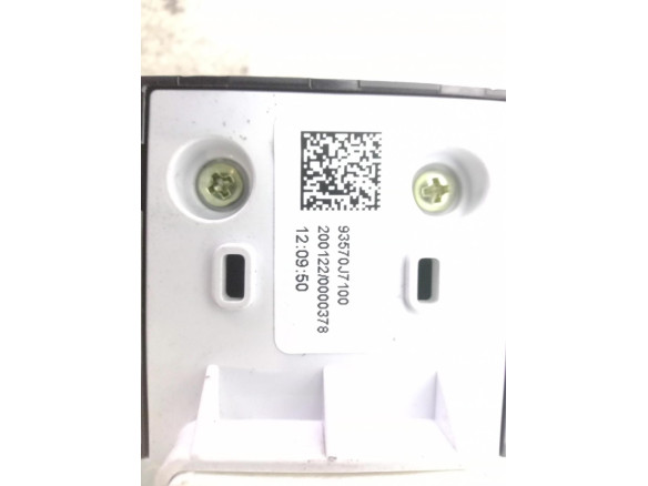 93570J7100 MANDO ELEVALUNAS PUERTA LAT DEL IZQ KIA CEED (CD)|Desguaces La Cabaña