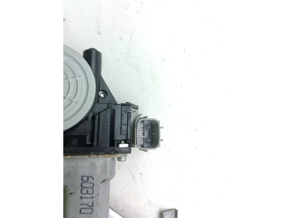 827211U600  ELEVALUNAS PUERTA LAT TRA IZQ NISSAN JUKE (F15)|Desguaces La Cabaña