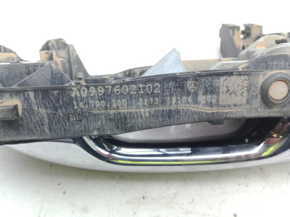 A0997602102 MANILLA PUERTA LAT TRA IZQ EXT MERCEDES BENZ CLA (C118)|Desguaces La Cabaña