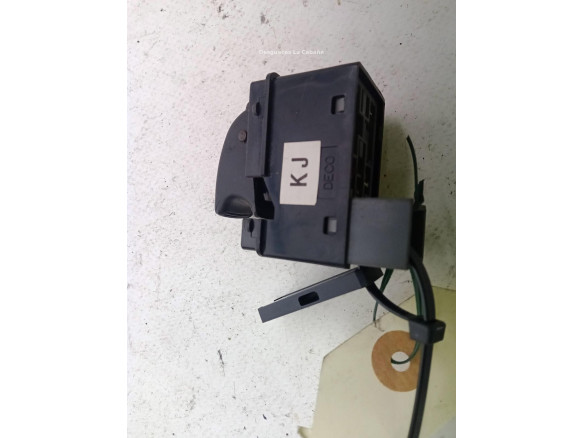 MANDO ELEVALUNAS PUERTA LAT DEL DER DAEWOO NUBIRA (J100)|Desguaces La Cabaña