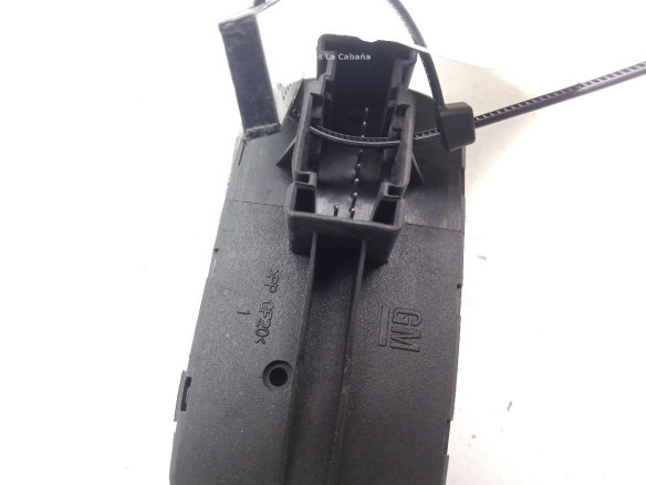 MANDO ELEVALUNAS PUERTA LAT DEL IZQ OPEL CORSA D (S07)|Desguaces La Cabaña