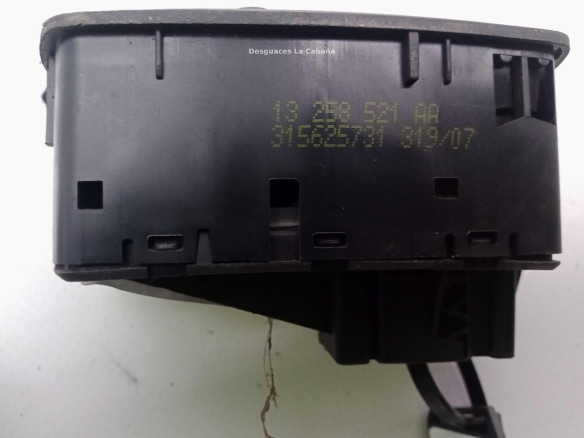 MANDO ELEVALUNAS PUERTA LAT DEL IZQ OPEL CORSA D (S07)|Desguaces La Cabaña