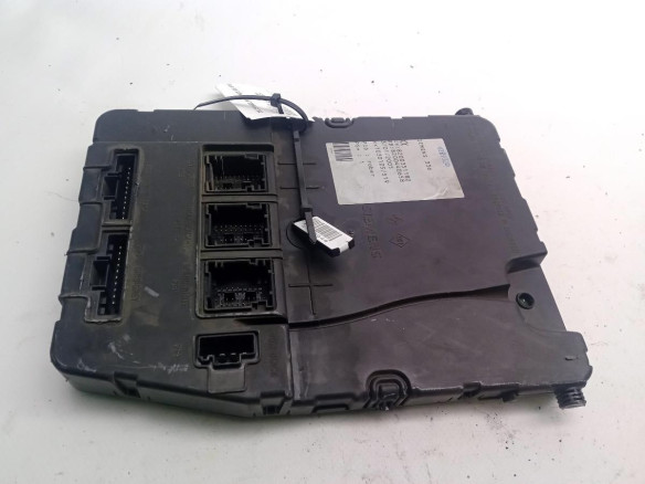 8200351182 CAJA FUSIBLES INTERIOR (BSI) RENAULT MEGANE II (BM0/1_, CM0/1_)|Desguaces La Cabaña