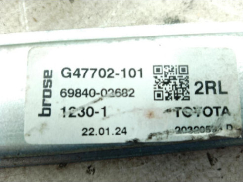6984002682 ELEVALUNAS PUERTA LAT TRA IZQ TOYOTA COROLLA Fastback (_E21_)|Desguaces La Cabaña