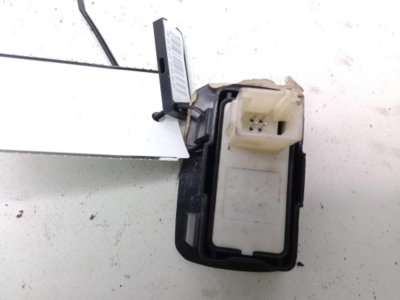 MANDO ELEVALUNAS PUERTA LAT DEL DER PEUGEOT RIFTER|Desguaces La Cabaña