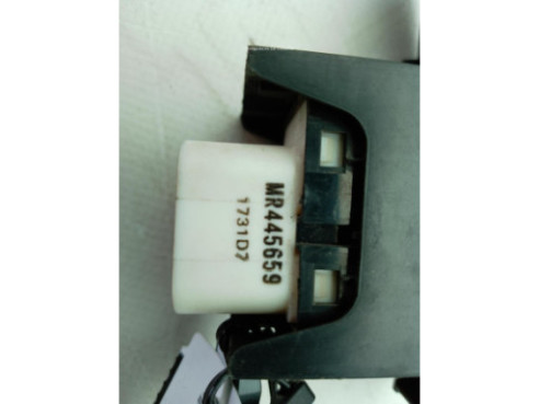 MR445659 MANDO ELEVALUNAS PUERTA LAT DEL DER MITSUBISHI MONTERO III Canvas Top (V6_W, V7_W)|Desguaces La Cabaña